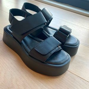 Vagabond Black Courtney Sandal Size 36